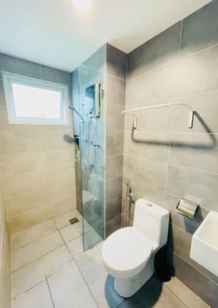 Servis Apartment untuk Disewa di 121 Residences - Jenny Puah - Bathroom - PropertyGuru.com.my