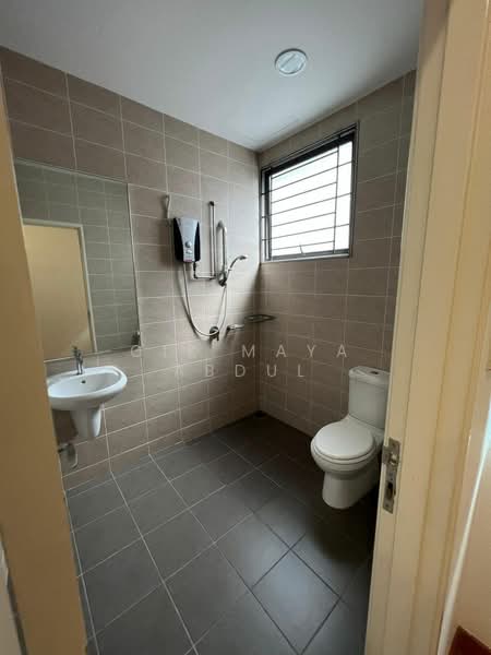 Rumah Teres 3 Tingkat untuk Disewa di Batu Caves (Selangor) - Cik Maya Abdul - Bathroom - PropertyGuru.com.my
