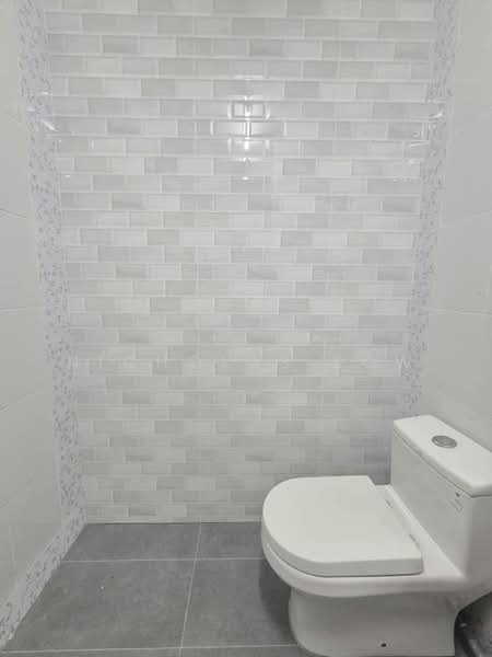 Rumah Teres 2 Tingkat untuk Disewa di Mutiara Rini (Skudai) - Nicholas Low - Bathroom - PropertyGuru.com.my