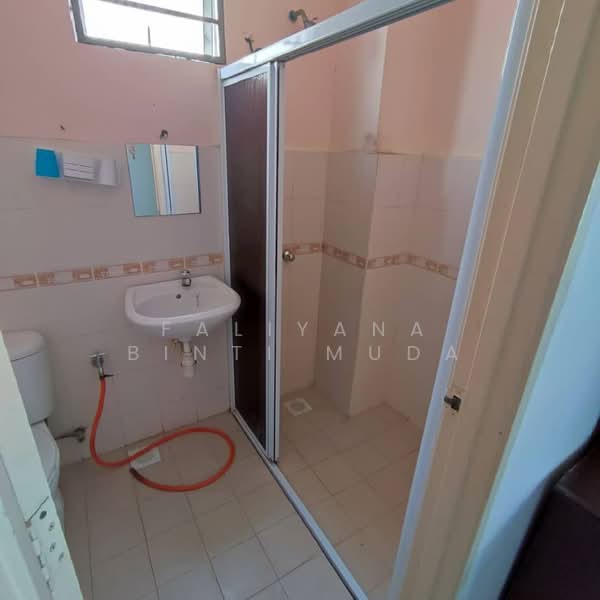 Apartment for Sale at Laman Suria - Faliyana binti Muda - Bathroom - PropertyGuru.com.my