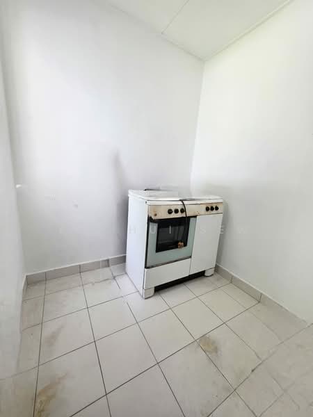 Townhouse for Sale in Taman Tasik Prima (Puchong) - Yee Hui Sew - Kitchen - PropertyGuru.com.my
