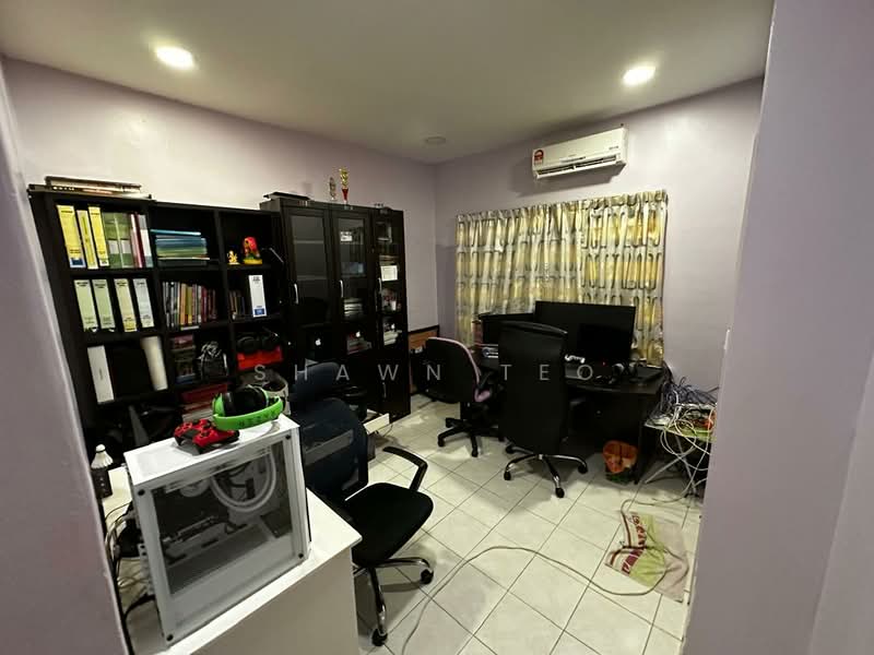 Rumah Berkembar untuk Dijual di Bandar Putra Permai (Seri Kembangan) - Shawn Teo - Study - PropertyGuru.com.my