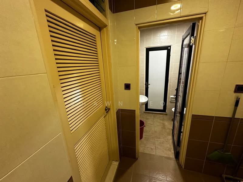 Rumah Berkembar untuk Dijual di Bandar Putra Permai (Seri Kembangan) - Shawn Teo - Bathroom - PropertyGuru.com.my