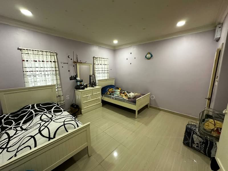 Rumah Berkembar untuk Dijual di Bandar Putra Permai (Seri Kembangan) - Shawn Teo - Bedroom - PropertyGuru.com.my