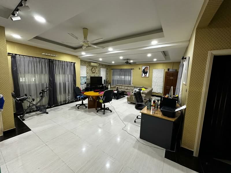 Rumah Berkembar untuk Dijual di Bandar Putra Permai (Seri Kembangan) - Shawn Teo - Living Room - PropertyGuru.com.my