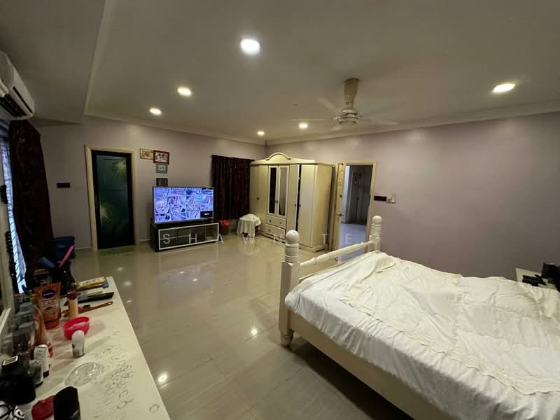 Rumah Berkembar untuk Dijual di Bandar Putra Permai (Seri Kembangan) - Shawn Teo - Bedroom - PropertyGuru.com.my