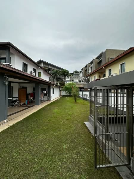 Rumah Berkembar untuk Dijual di Bandar Putra Permai (Seri Kembangan) - Shawn Teo - Exterior - PropertyGuru.com.my
