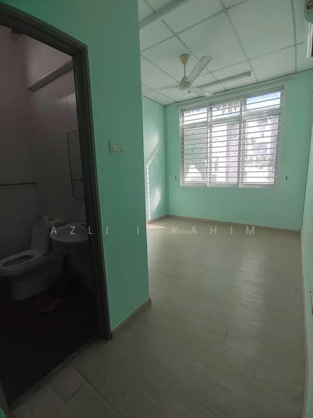 Shop / Office for Sale in Bandar Bukit Mahkota (Bangi) - Azli Ibrahim - Bathroom - PropertyGuru.com.my
