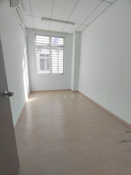 Shop / Office for Sale in Bandar Bukit Mahkota (Bangi) - Azli Ibrahim - Interior - PropertyGuru.com.my