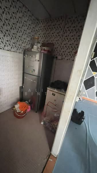 Flat for Sale at Kelompok Bunga Raya - Faliyana binti Muda - Kitchen - PropertyGuru.com.my