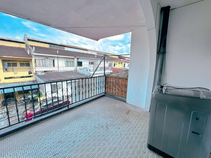 Rumah Teres 2 Tingkat untuk Dijual di Taman Sentosa (Johor Bahru) - Desmond Lee - Balcony - PropertyGuru.com.my