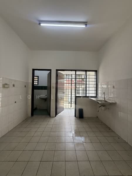 Rumah Teres 2 Tingkat untuk Disewa di Bandar Baru Permas Jaya (Permas Jaya) - Loh Lee Peng - Kitchen - PropertyGuru.com.my