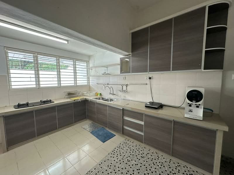 Semi-Detached House for Rent in Tanjung Bungah (Penang) - Xinnee . - Kitchen - PropertyGuru.com.my