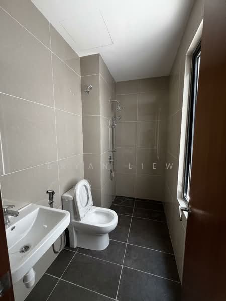 Rumah Teres 4 Tingkat untuk Dijual di Damansara Perdana (Selangor) - Bryan Liew - Bathroom - PropertyGuru.com.my