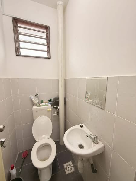 Rumah Teres 2 Tingkat untuk Dijual di Taman Setia Indah (Tebrau) - Wil Mong - Bathroom - PropertyGuru.com.my