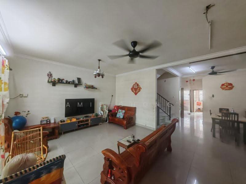 2-storey Terraced House for Sale in Taman Buntong Jaya (Ipoh) - Amie Chong - Living Room - PropertyGuru.com.my