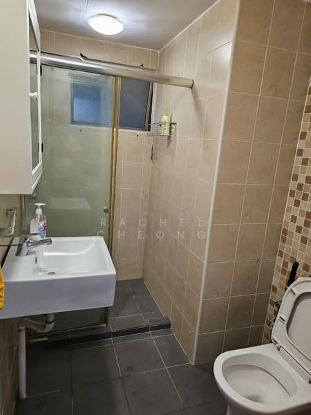 Pangsapuri untuk Dijual di Pangsapuri Saraka - Rachel Cheong - Bathroom - PropertyGuru.com.my