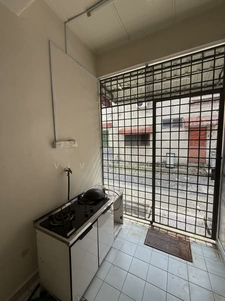 2-storey Terraced House for Rent in Permas Jaya (Johor) - Vivian Ho - Kitchen - PropertyGuru.com.my