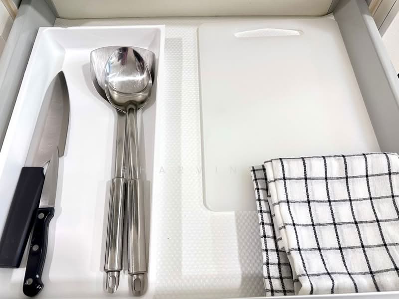 Servis Apartment untuk Disewa di Marc Residence - Sharvin . - Kitchen - PropertyGuru.com.my