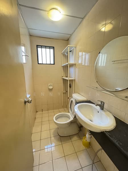 Servis Apartment untuk Dijual di Dorchester - Denny Chen - Bathroom - PropertyGuru.com.my