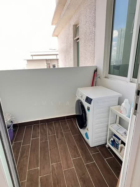 Servis Apartment untuk Disewa di TriTower Residence @ Johor Bahru Sentral - Julia Tan - Balcony - PropertyGuru.com.my