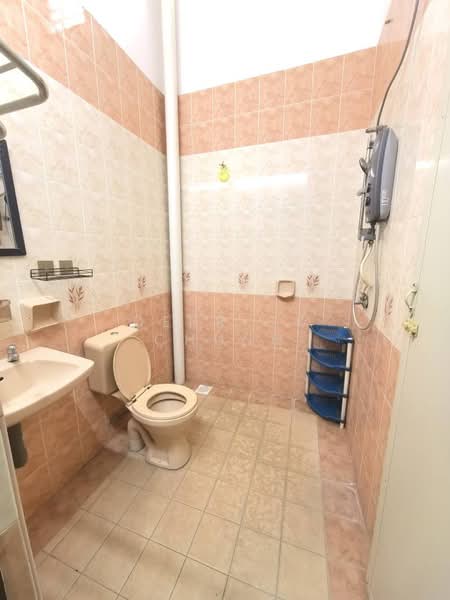 2-storey Terraced House for Sale in Puncak Tambun Indah (Tambun) - Derrick Chung - Bathroom - PropertyGuru.com.my