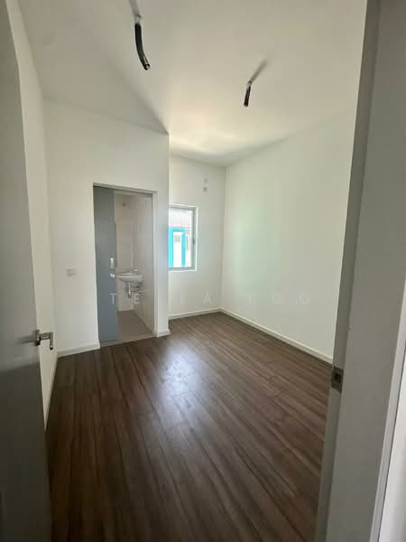 Rumah Teres 2 Tingkat untuk Dijual di Bandar Serenia (Dengkil) - Stella Foo - Bathroom - PropertyGuru.com.my
