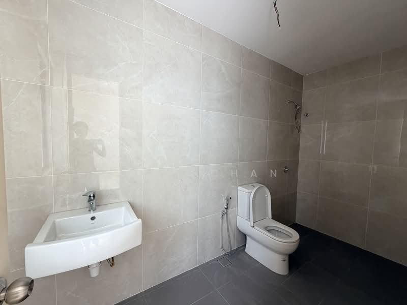 Rumah Teres 3.5 Tingkat untuk Dijual di Damansara Perdana (Selangor) - Joan Chan - Bed3 Bathroom - PropertyGuru.com.my