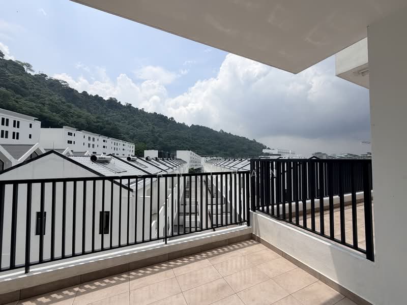 Rumah Teres 3.5 Tingkat untuk Dijual di Damansara Perdana (Selangor) - Joan Chan - Balcony - PropertyGuru.com.my