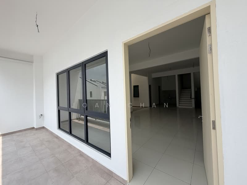 Rumah Teres 3.5 Tingkat untuk Dijual di Damansara Perdana (Selangor) - Joan Chan - Balcony - PropertyGuru.com.my