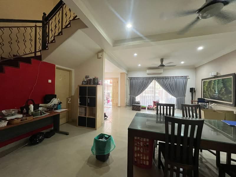 2-storey Terraced House for Sale in Bukit Jelutong (Shah Alam) - Azli Ibrahim - Living Room - PropertyGuru.com.my