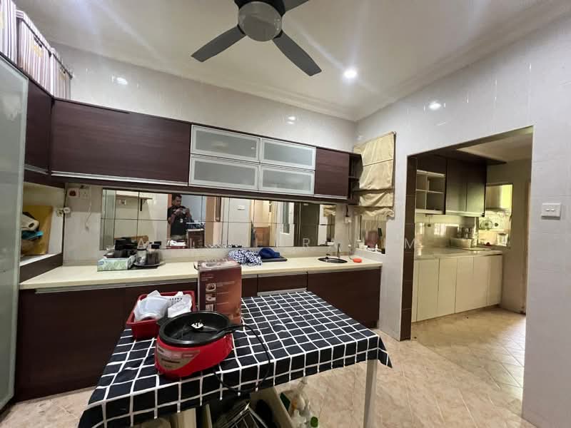 2-storey Terraced House for Sale in Bukit Jelutong (Shah Alam) - Azli Ibrahim - Kitchen - PropertyGuru.com.my