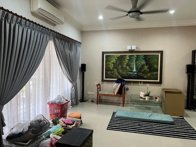 2-storey Terraced House for Sale in Bukit Jelutong (Shah Alam) - Azli Ibrahim - Living Room - PropertyGuru.com.my