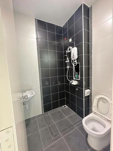 Rumah Teres 3 Tingkat untuk Dijual di Taman Mount Austin (Tebrau) - Paggie Tee - Bathroom - PropertyGuru.com.my