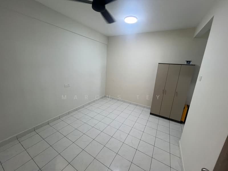 Pangsapuri untuk Disewa di Residensi Larkin Indah - Marcus Tey - Bedroom - PropertyGuru.com.my