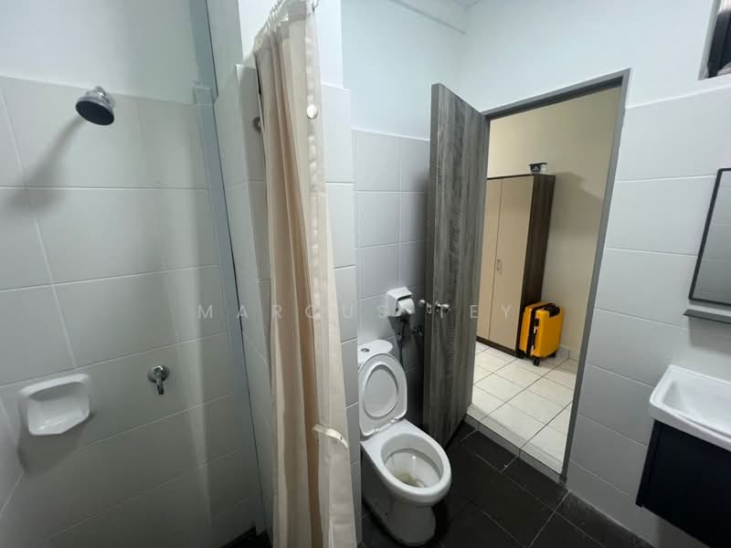 Pangsapuri untuk Disewa di Residensi Larkin Indah - Marcus Tey - Bathroom - PropertyGuru.com.my