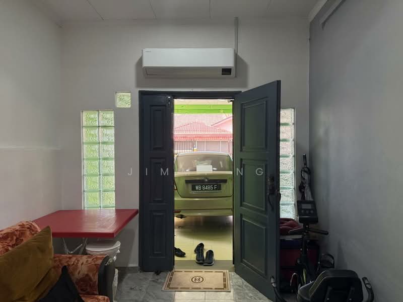 1-storey Terraced House for Sale in Bandar Tun Hussein Onn (Cheras) - Jimmy Ng - Car Park - PropertyGuru.com.my