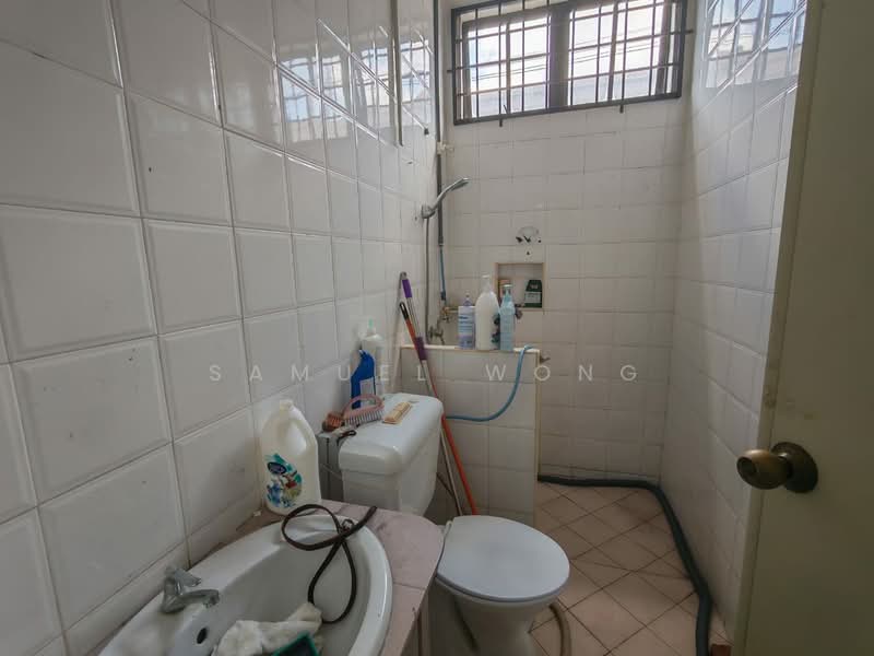 Rumah Teres 1 Tingkat untuk Dijual di Taman Molek (Johor Bahru) - Samuel Wong - Bathroom - PropertyGuru.com.my