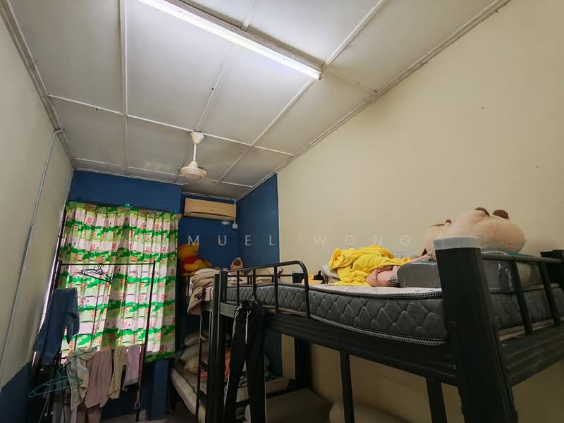 Rumah Teres 1 Tingkat untuk Dijual di Taman Molek (Johor Bahru) - Samuel Wong - Bedroom - PropertyGuru.com.my