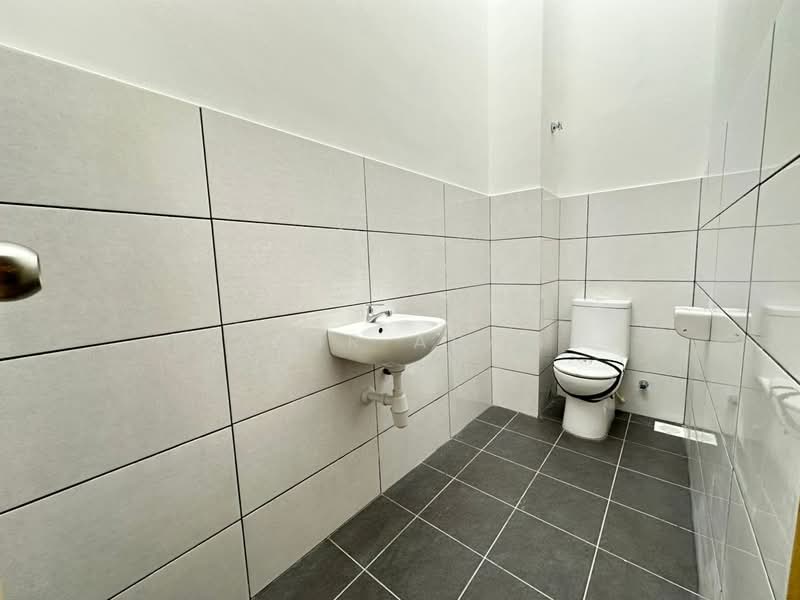 Factory for Sale in Pajam (Negeri Sembilan) - Amir Abas - Bathroom - PropertyGuru.com.my