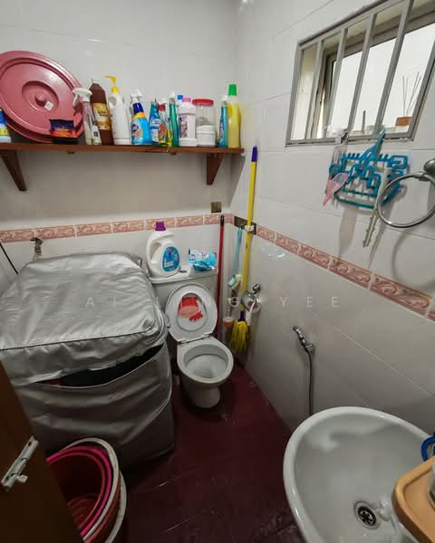Terraced House for Sale in Seksyen 32, Kemuning Green Ville (Shah Alam) - Ai Ling Yee - Bathroom - PropertyGuru.com.my