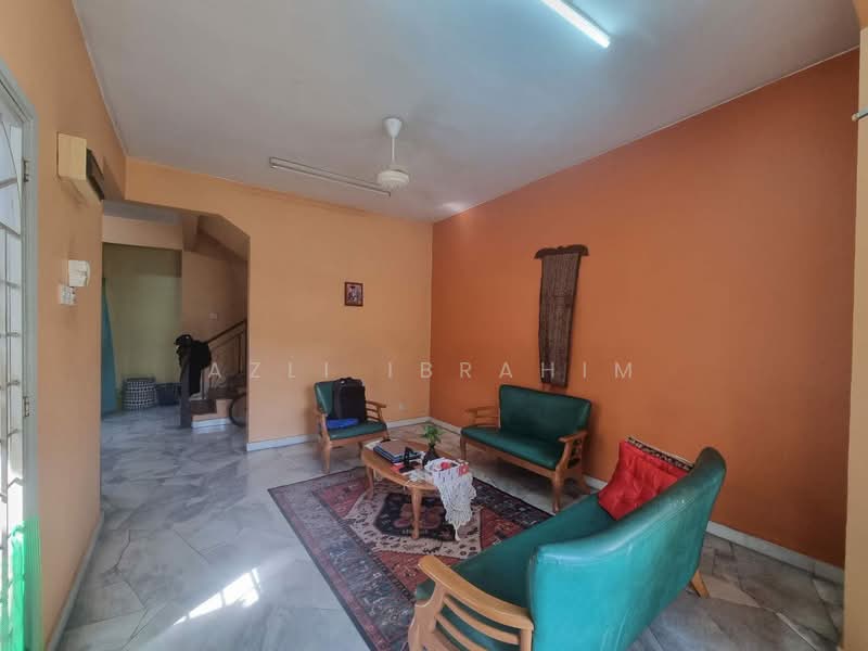 2-storey Terraced House for Sale in Usj 11 (Subang Jaya) - Azli Ibrahim - Living Room - PropertyGuru.com.my