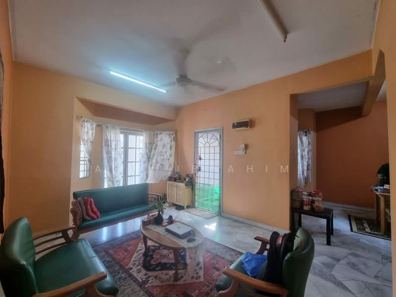 2-storey Terraced House for Sale in Usj 11 (Subang Jaya) - Azli Ibrahim - Living Room - PropertyGuru.com.my