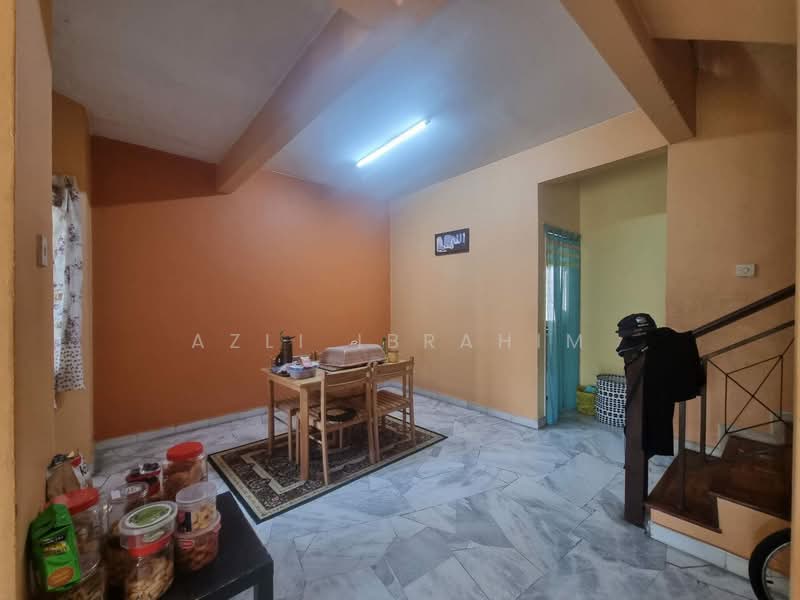 2-storey Terraced House for Sale in Usj 11 (Subang Jaya) - Azli Ibrahim - Dining Room - PropertyGuru.com.my