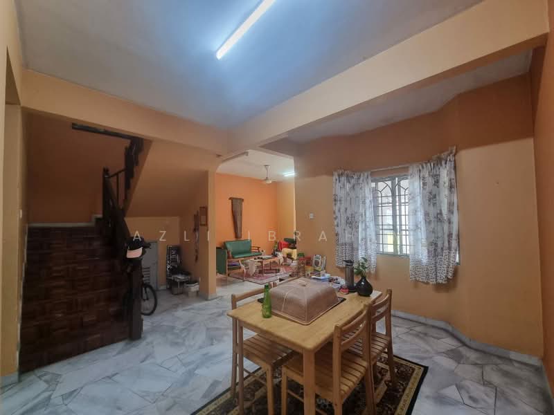 2-storey Terraced House for Sale in Usj 11 (Subang Jaya) - Azli Ibrahim - Living Room - PropertyGuru.com.my