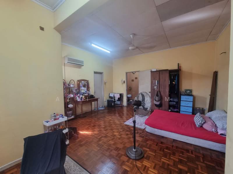 2-storey Terraced House for Sale in Usj 11 (Subang Jaya) - Azli Ibrahim - Bedroom - PropertyGuru.com.my