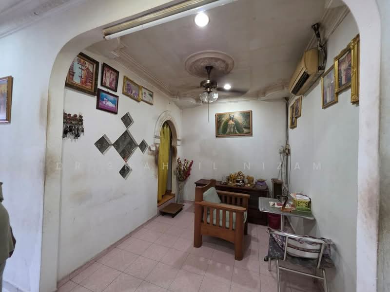 1-storey Terraced House for Sale in Seksyen 17 (Shah Alam) - Dr Shahril Nizam - Living Room - PropertyGuru.com.my