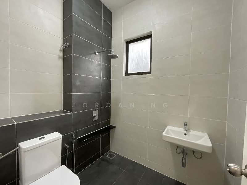 Semi-Detached House for Rent in Setia Utama (Setia Alam) - Jordan Ng - Bathroom - PropertyGuru.com.my