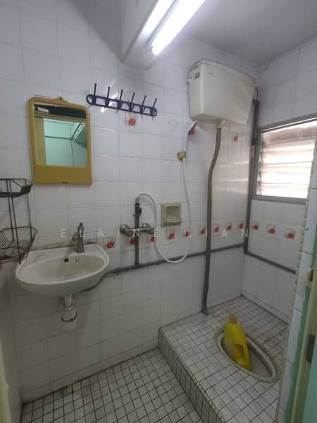 Rumah Flat untuk Dijual di Taman Jinjang Baru - Elaine Lian - Bathroom - PropertyGuru.com.my