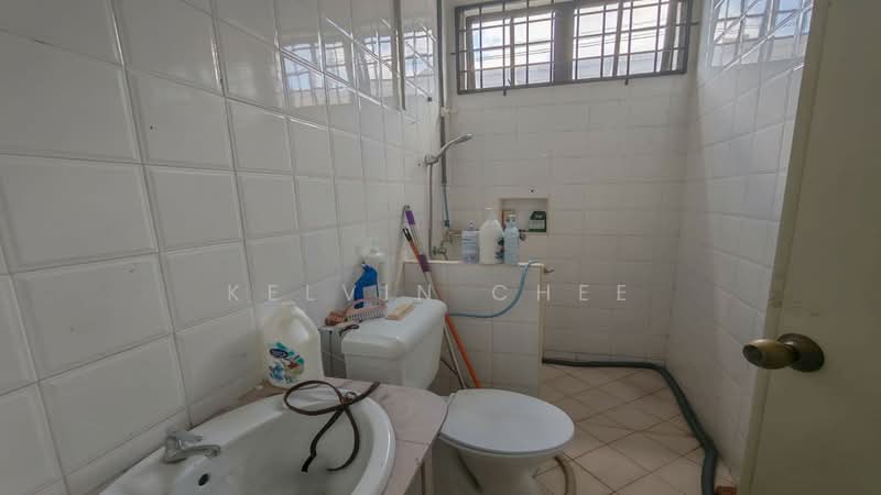 1-storey Terraced House for Sale in Johor Bahru (Johor) - Kelvin Chee - Bathroom - PropertyGuru.com.my